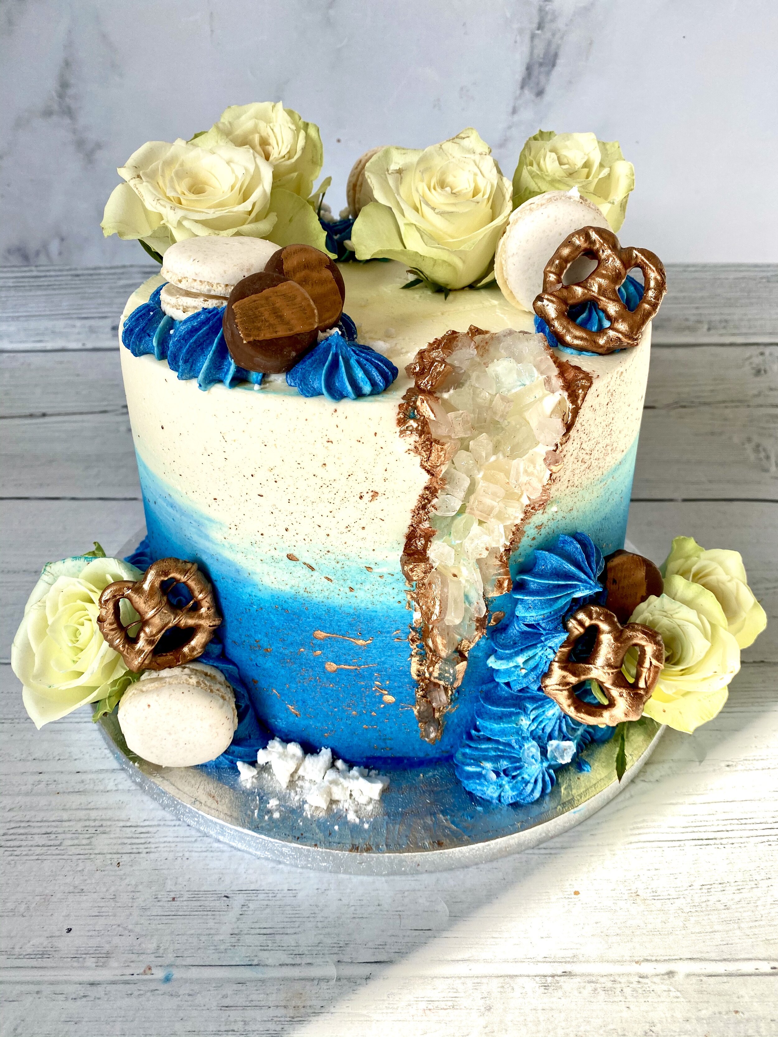Blue Ombre Geode Cake 