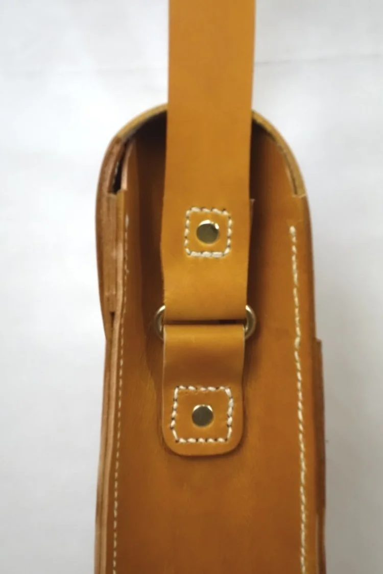 T&CMouse lg. shoulder bag detail1.jpg