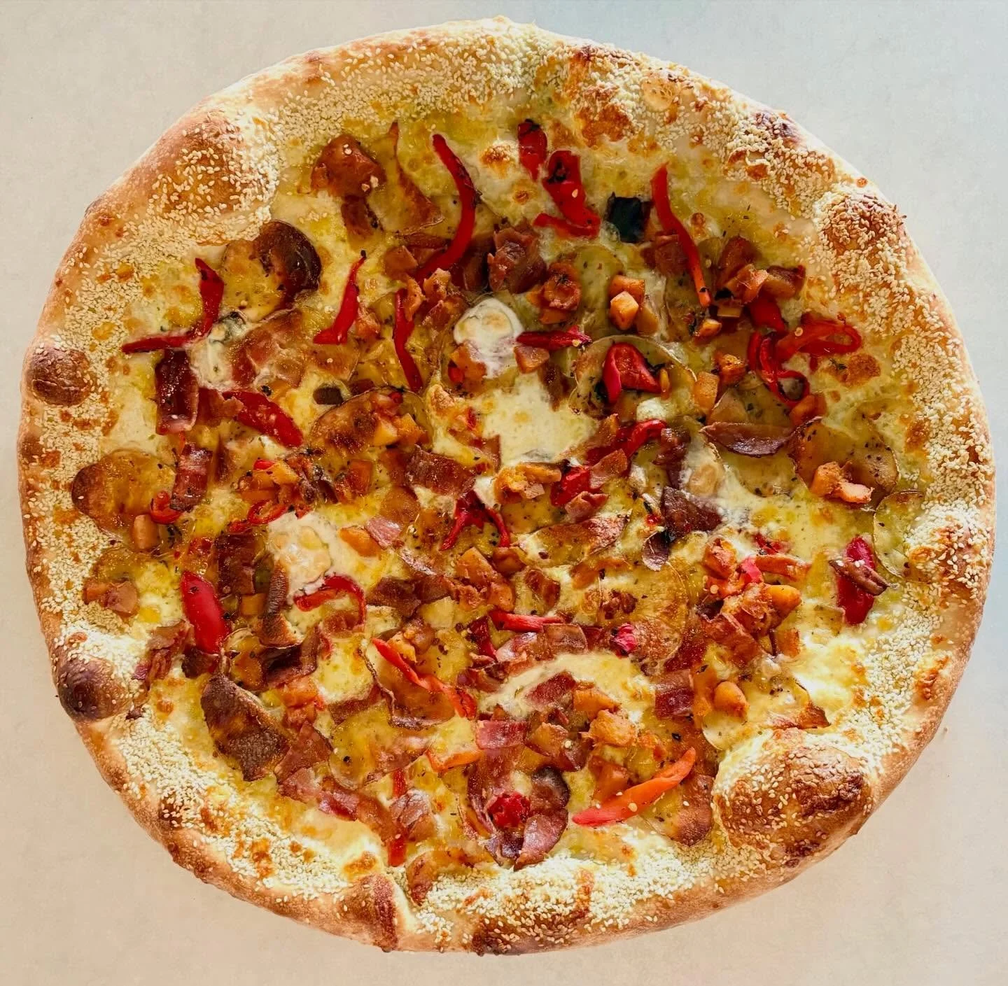 ⚡️New Feature ⚡️

The &ldquo;Sas-Squash&rdquo;

Roasted Squash, Potato &amp; Red Pepper,  Double Smoked Bacon, Fior Di Latte
Mozzarella and and Olive Oil Base

Finished with Hot Honey Butter and Grana Padano

Available now at our Hamilton Location 📍