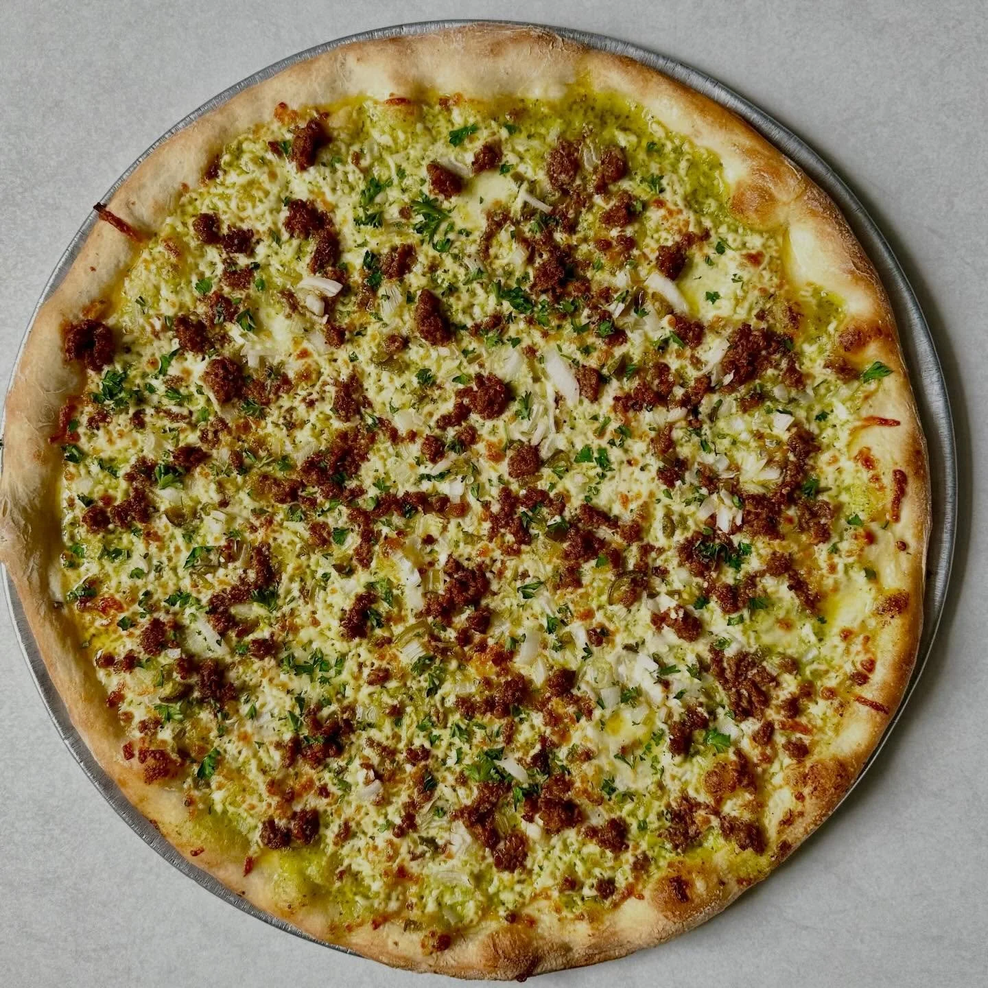 ⚡️New Feature⚡️

The &lsquo;El Barrio&rsquo;

Salsa Verde, Fior Di Latte Cheese, Shredded Mozzarella, Chorizo, Pickled Jalape&ntilde;os, Onion, Cilantro

Available now at our Maryland St location📍
.
.
.
#Winnipeg #pizza #wpgeats
#winnpegpizza
