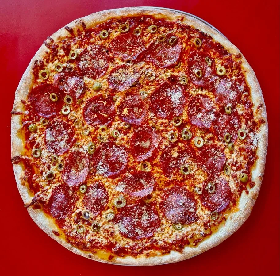 ⚡️New Feature⚡️

Introducing the The &lsquo;Senda Salami&rsquo; 🤌

Marinara, Fior di Latte Cheese, Shredded Mozzarella, Spicy Genoa Salami, Green Olives and Hot Honey

Available Now at of our Roblin Location📍
.
.
.
#Winnipeg #pizza #wpgeats
#winnpe