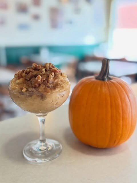 ⚡️NEW LIMITED EDITION DESSERT ⚡️

🍂BUTTERSCOTCH PUDDING 🍂

Walnuts, Custard, Cookie Crumble and Pumpkin Spice!

AVAILABLE FOR A LIMITED TIME ONLY AT OUR HAMILTON LOCATION 📍
.
.
.
#foodie #hamilton #dessert #pumpkinspice