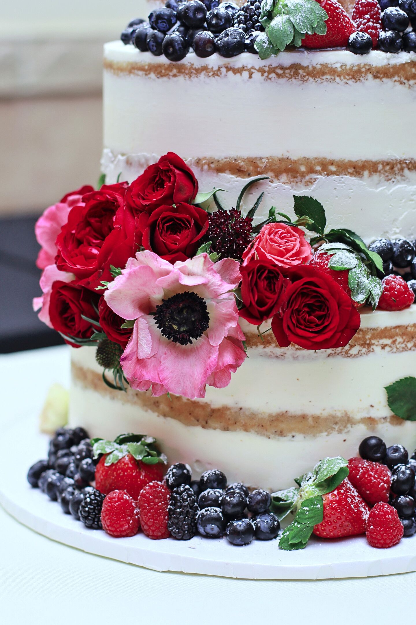 Cake: ECBG Cake Studio Flowers: Societe Fine Flowers Credit: Alicia’s Photography