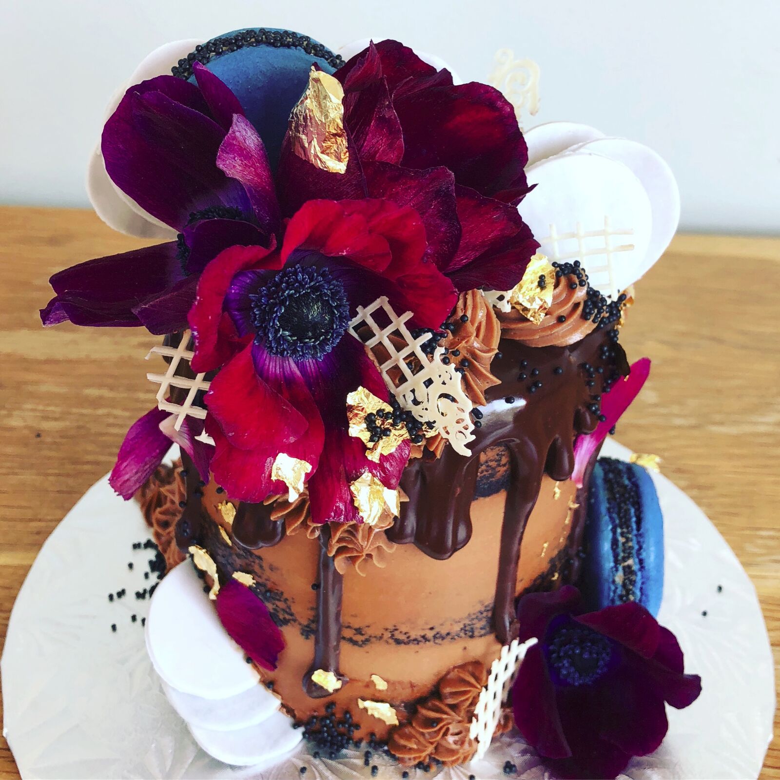 Cake: ECBG Cake Studio Macaron: Le Pete Sucre Credit: Victoria Gamlen