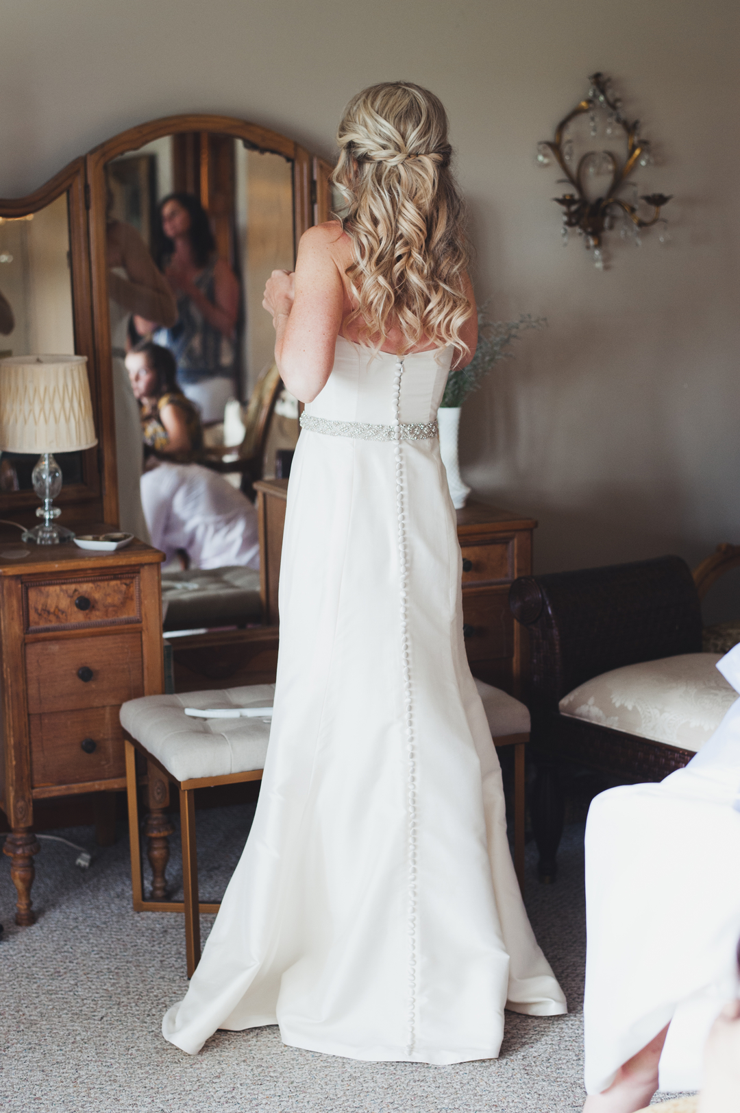 Simple and Elegant Bridal Gown Chicago Farm Wedding Elite Photo