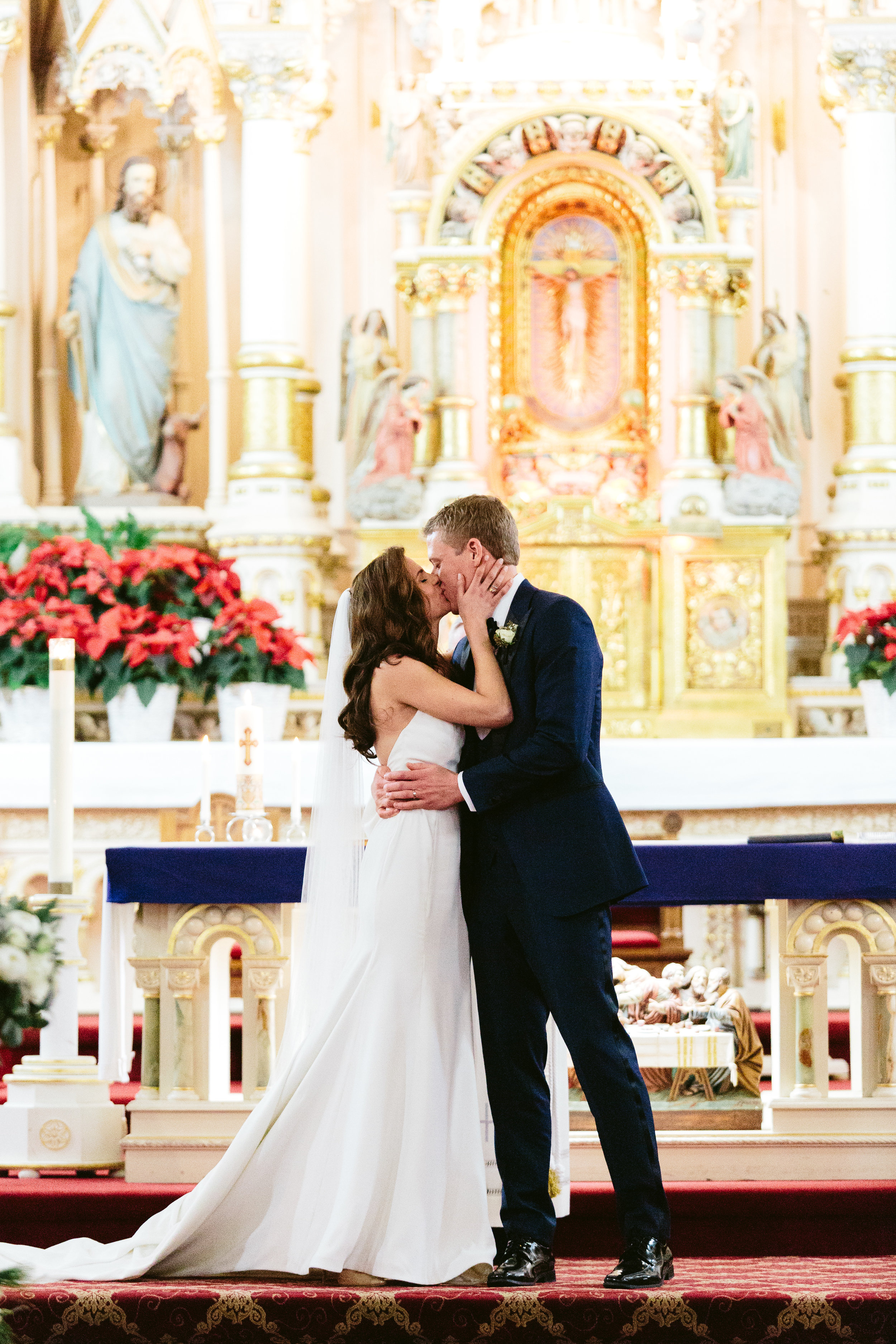 First Kiss St Michael Old Town Chicago Wedding Ceremony Nicodem Creative