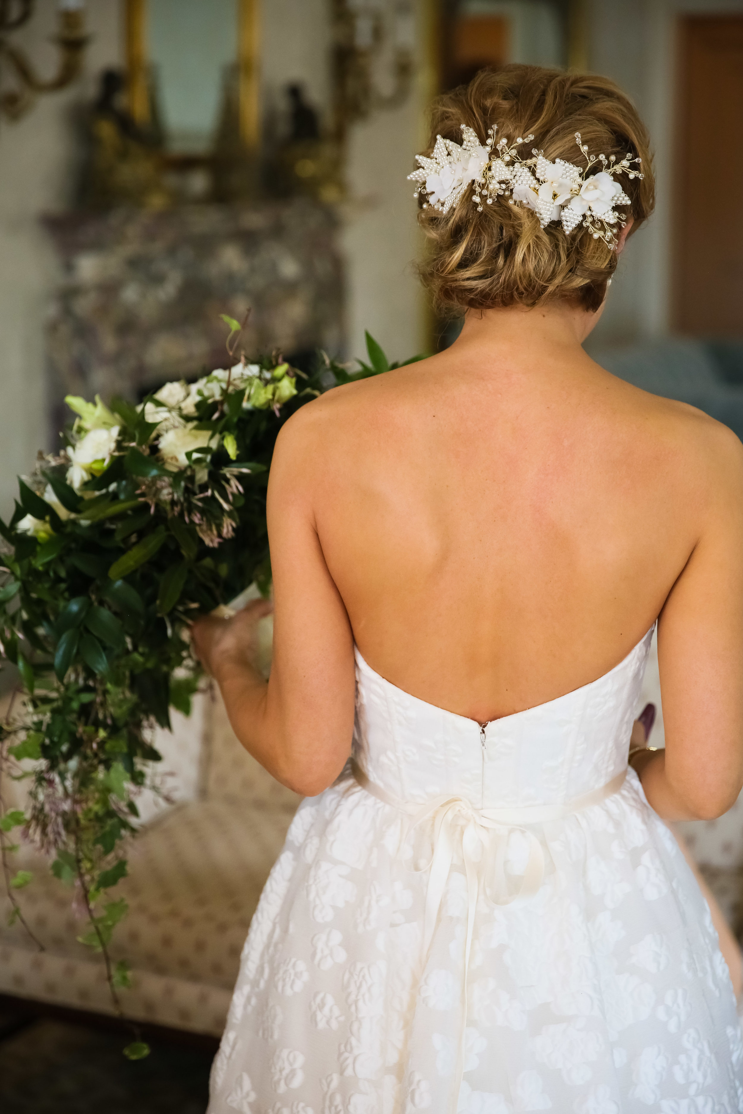 Charming and modern wedding details come together for this royal Chicago wedding captured by Colin Lyons Photography. Find more wedding inspiration at chitheewed.com!