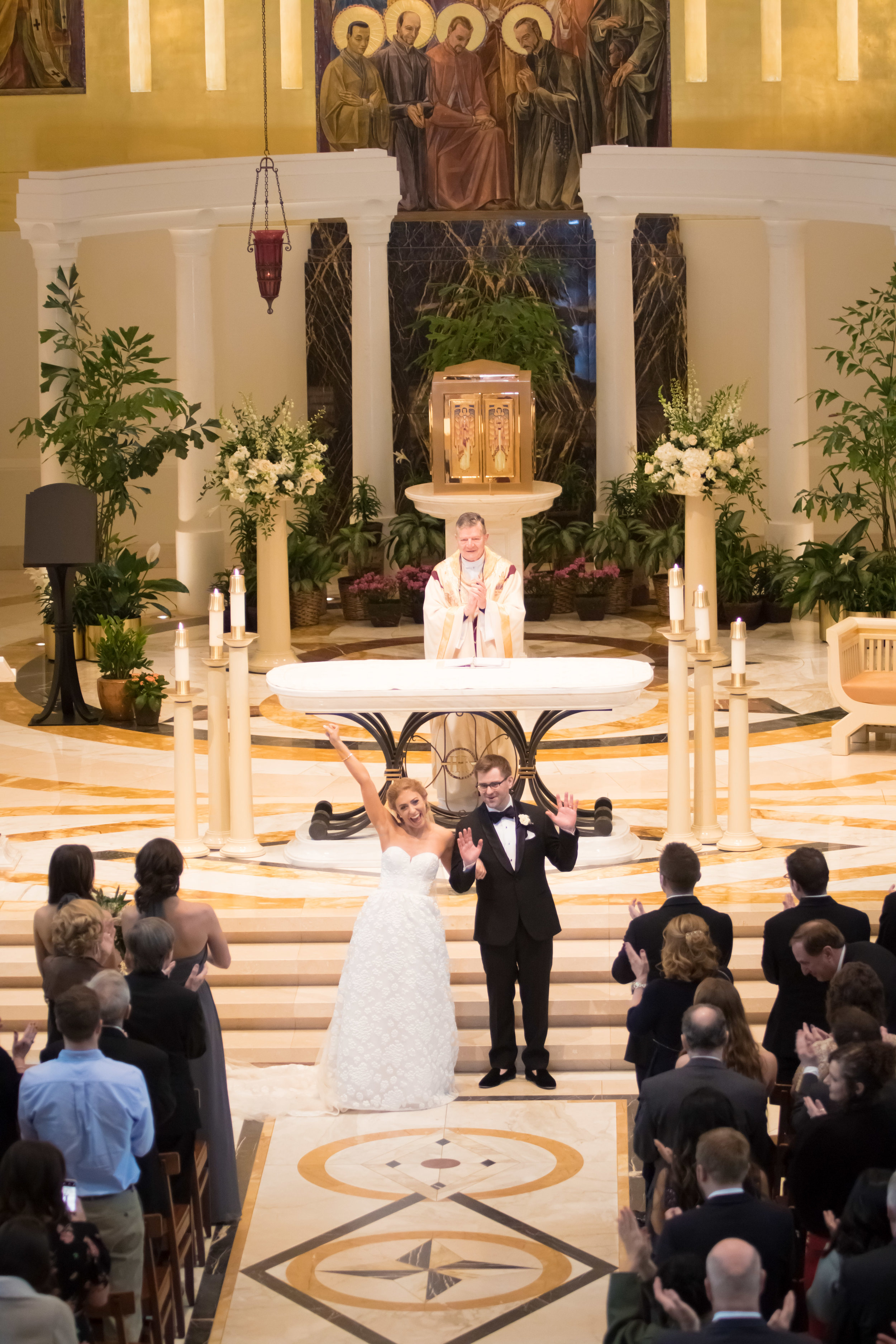 Charming and modern wedding details come together for this royal Chicago wedding captured by Colin Lyons Photography. Find more wedding inspiration at chitheewed.com!