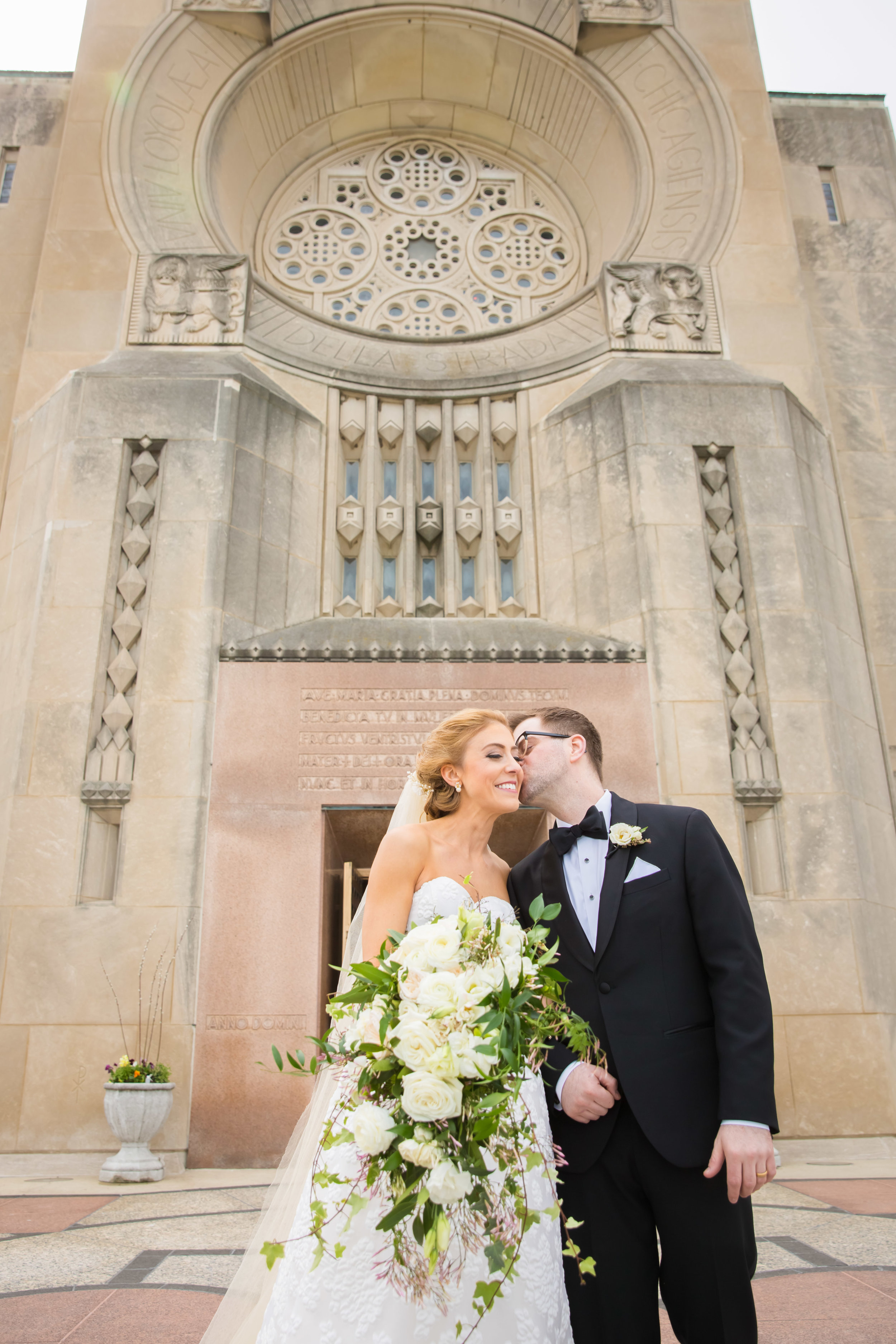 Charming and modern wedding details come together for this royal Chicago wedding captured by Colin Lyons Photography. Find more wedding inspiration at chitheewed.com!