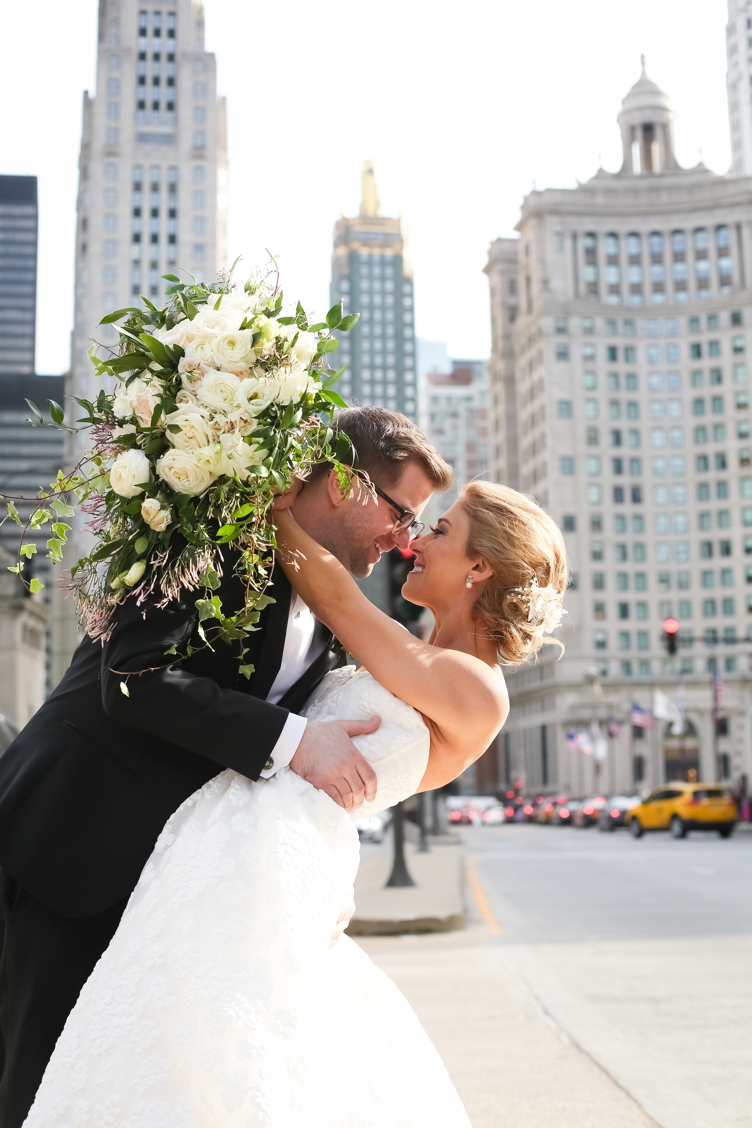 Charming and modern wedding details come together for this royal Chicago wedding captured by Colin Lyons Photography. Find more wedding inspiration at chitheewed.com!