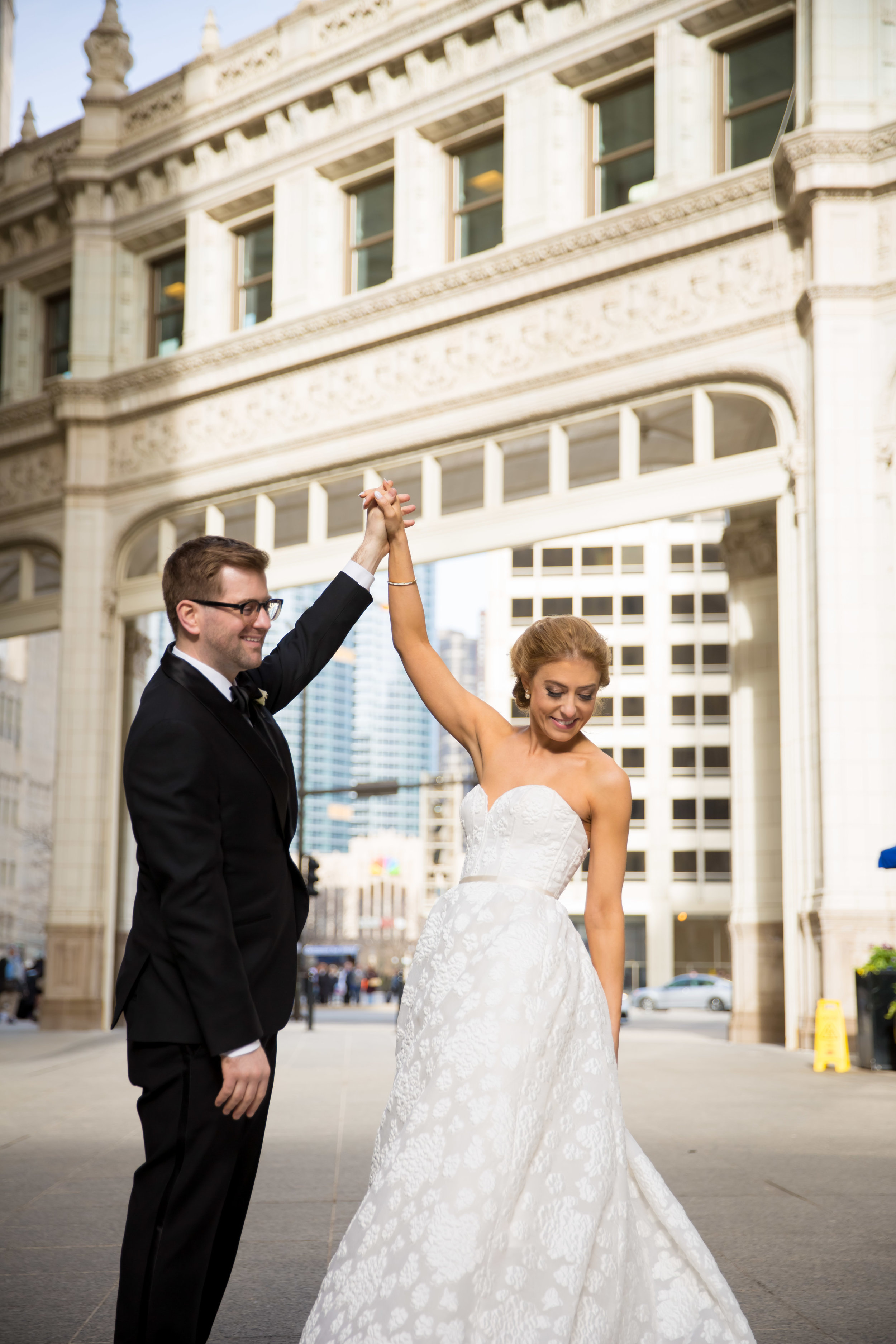 Charming and modern wedding details come together for this royal Chicago wedding captured by Colin Lyons Photography. Find more wedding inspiration at chitheewed.com!