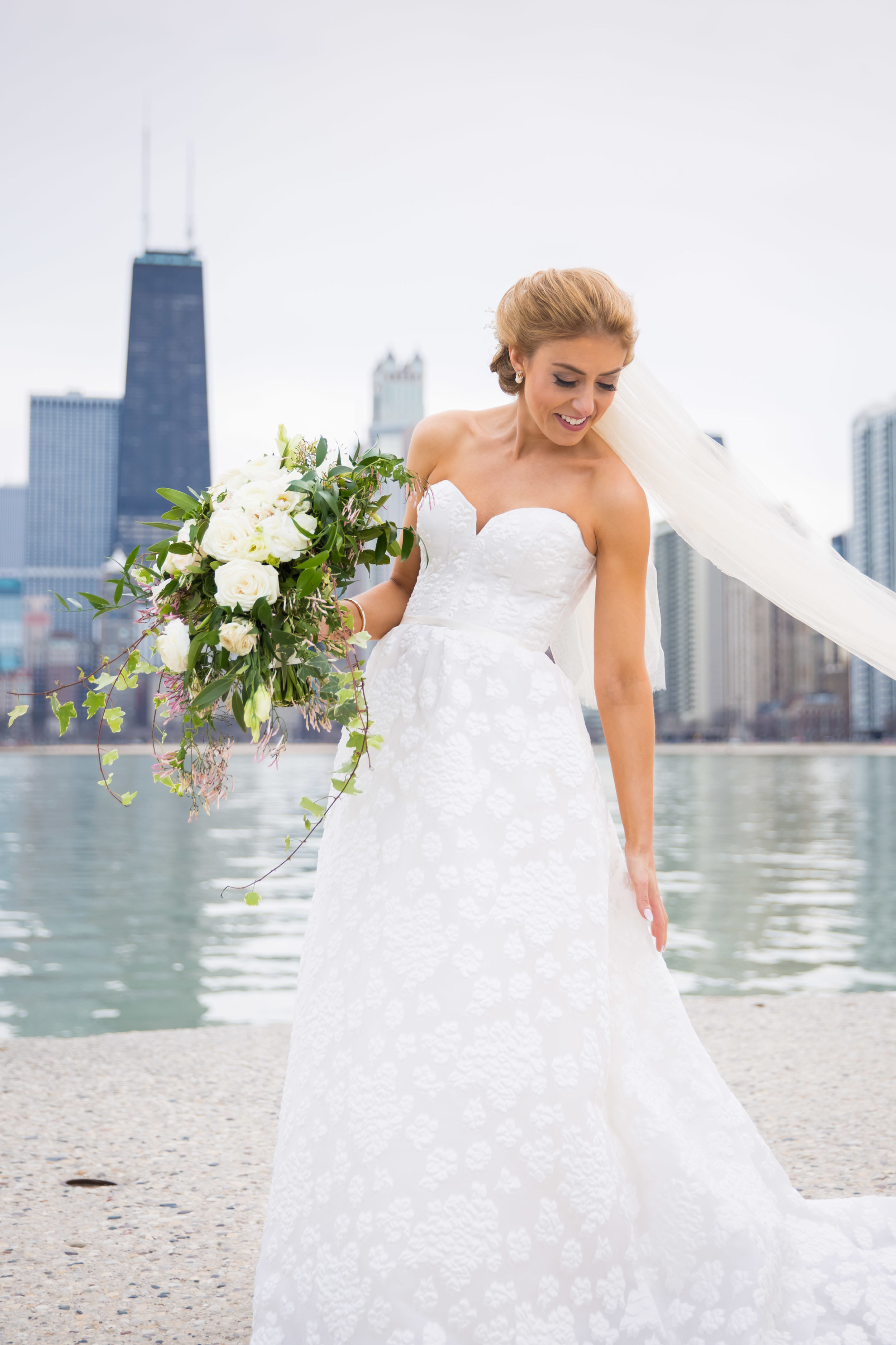 Charming and modern wedding details come together for this royal Chicago wedding captured by Colin Lyons Photography. Find more wedding inspiration at chitheewed.com!