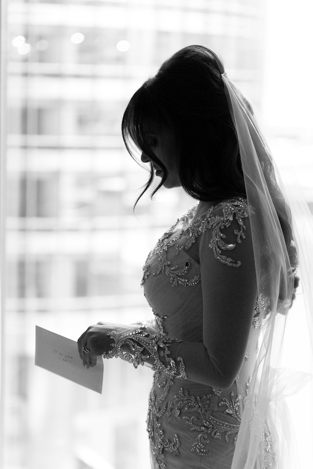 Glamorous and elegant all-white winter Chicago wedding. Be inspired and find more wedding inspiration at CHItheeWED.com!