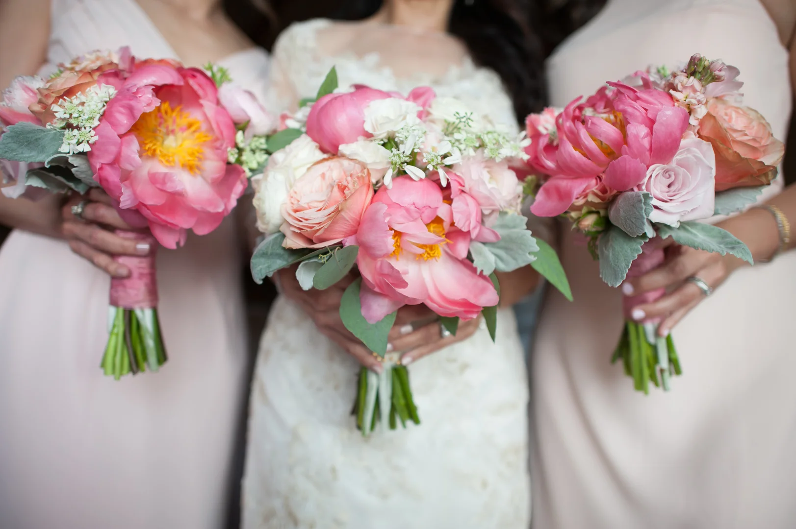 Charming Herrington Inn wedding captured by Elite Photo. Find more wedding details and decor inspiration at CHItheeWED.com!