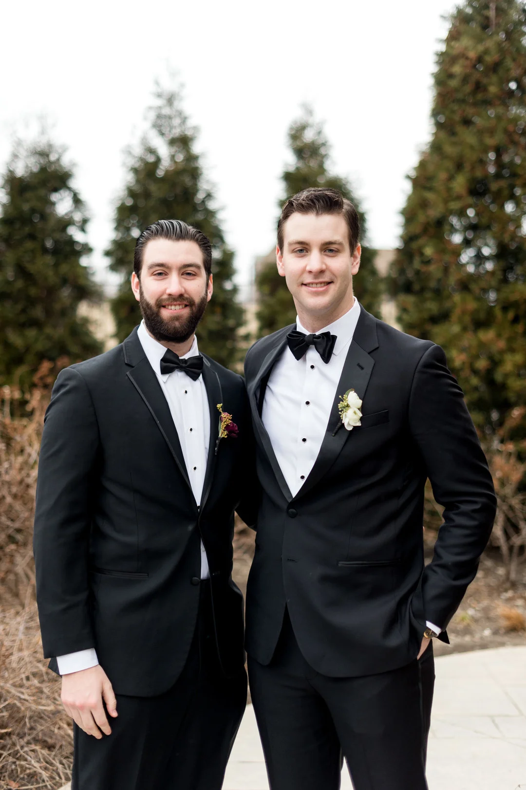 Romantic Chicago winter wedding with Christmas colors captured by Julia Franzosa Photography. See more winter wedding ideas at CHItheeWED.com!