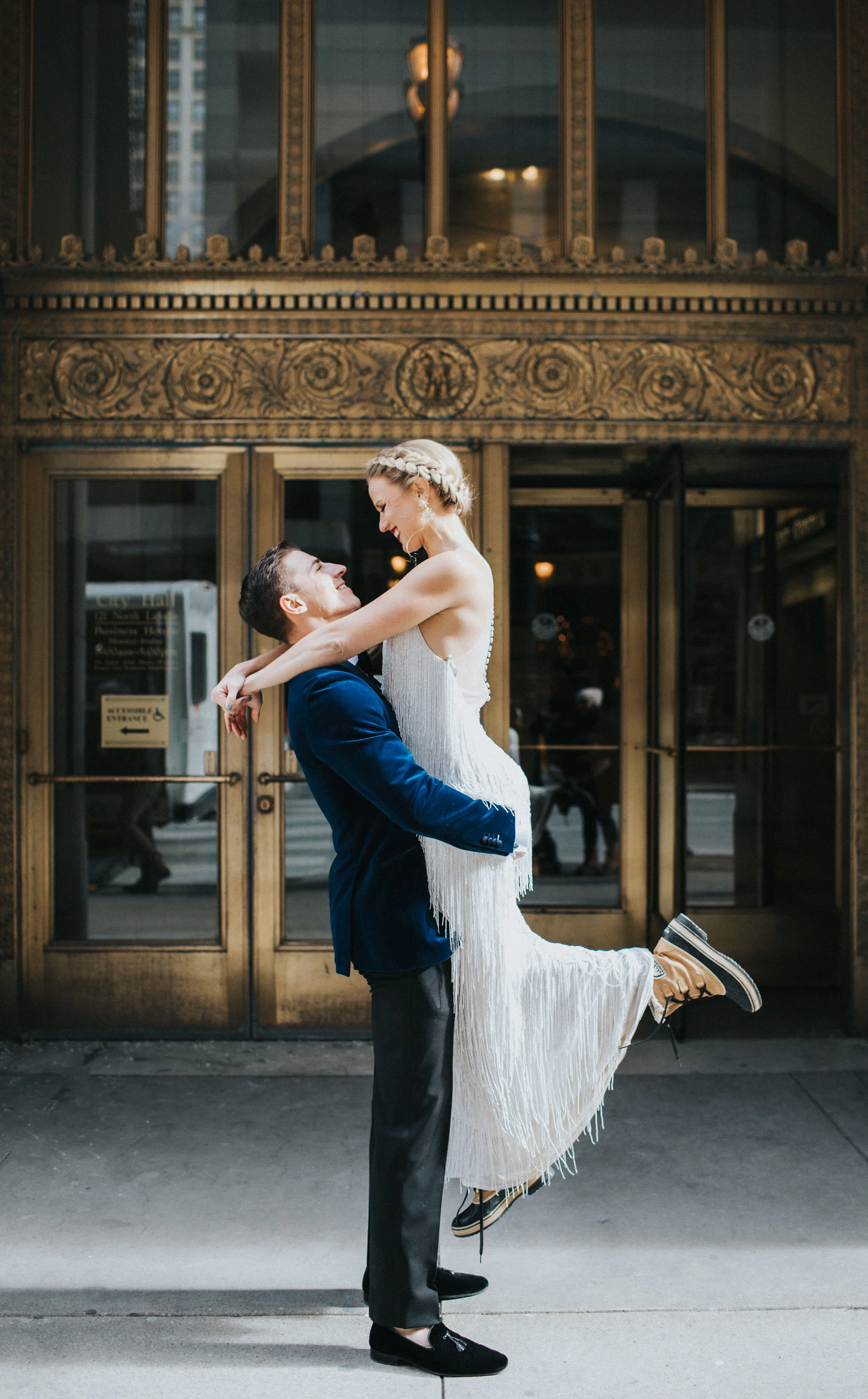 Cozy, intimate Chicago city hall elopement planned by Olive Fine Weddings and captured by Meg Adamik Creative. See more Chicago wedding ideas at chitheewed.com!