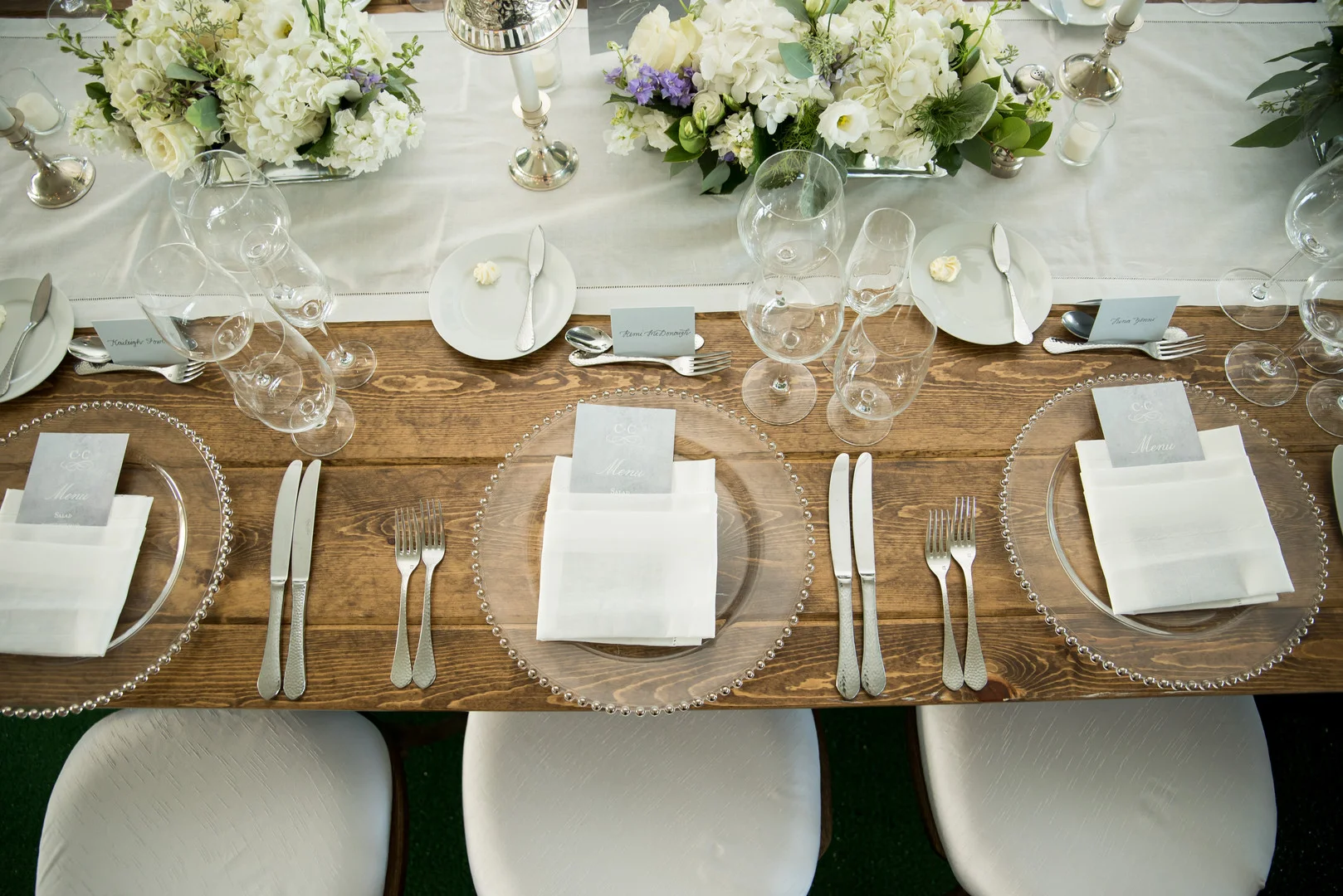Romantic Shore Acres Country Club Wedding captured by Julia Franzosa Photography. Find more wedding inspiration at CHItheeWED.com!