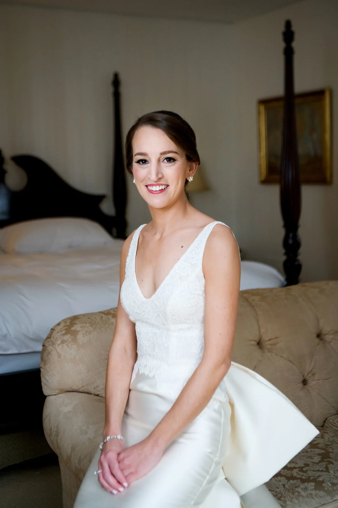 Romantic Chicago Fall Wedding at Union League Club of Chicago captured by Julia Franzosa Photography.