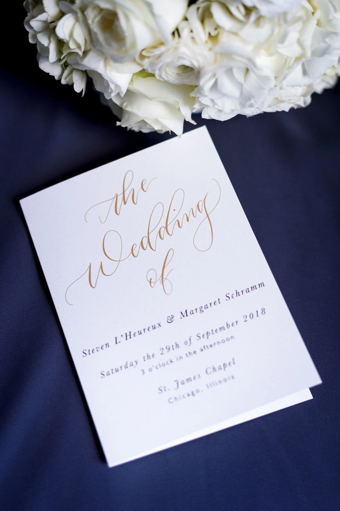 Romantic Chicago Fall Wedding at Union League Club of Chicago captured by Julia Franzosa Photography.