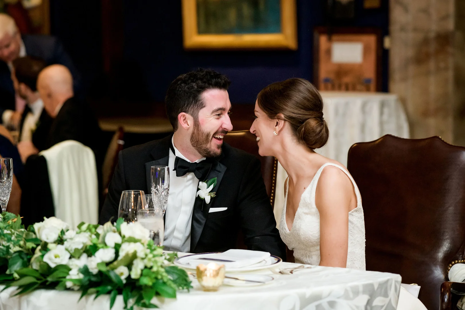 Romantic Chicago Fall Wedding at Union League Club of Chicago captured by Julia Franzosa Photography.