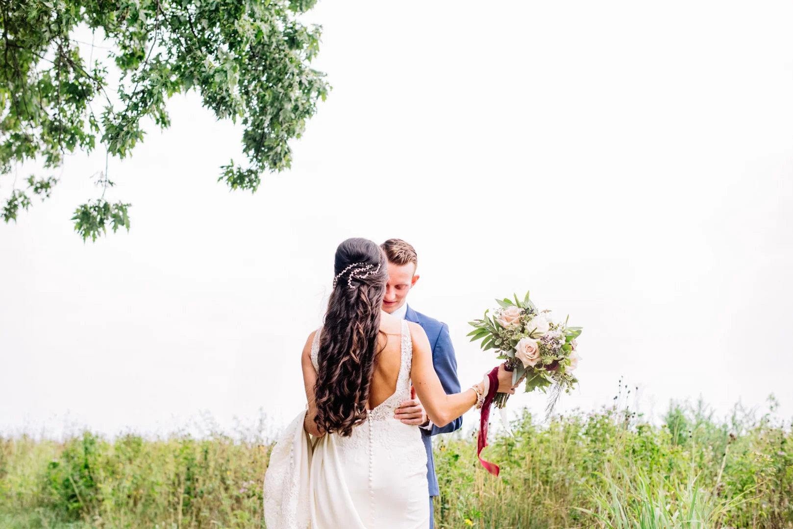 Modern industrial Chicago wedding planned by Alexa Kay Events and captured by Raegan Lintner Photography. See more modern wedding inspiration at CHItheeWED.com!
