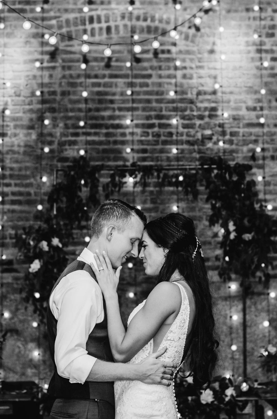 Modern industrial Chicago wedding planned by Alexa Kay Events and captured by Raegan Lintner Photography. See more modern wedding inspiration at CHItheeWED.com!