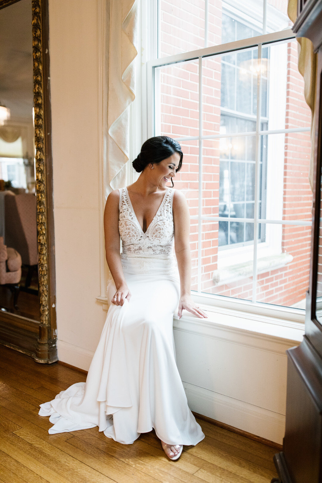 Chicago spring wedding captured by Hannah Rose Gray Photography. See more timeless wedding ideas on CHItheeWED.com!