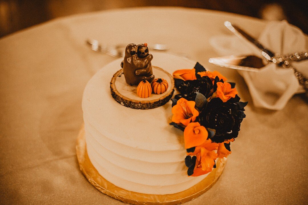 Spooky Fall Chicago Wedding captured by Savannah Linn Photography. See more fall wedding ideas on CHItheeWED.com!