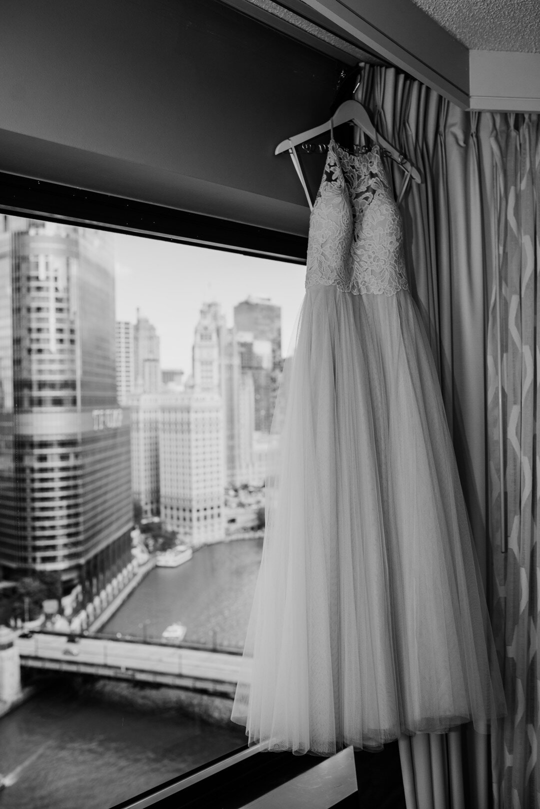 Rustic City Winery Wedding captured by Lisa Kay Creative Photography featured on CHI thee WED!