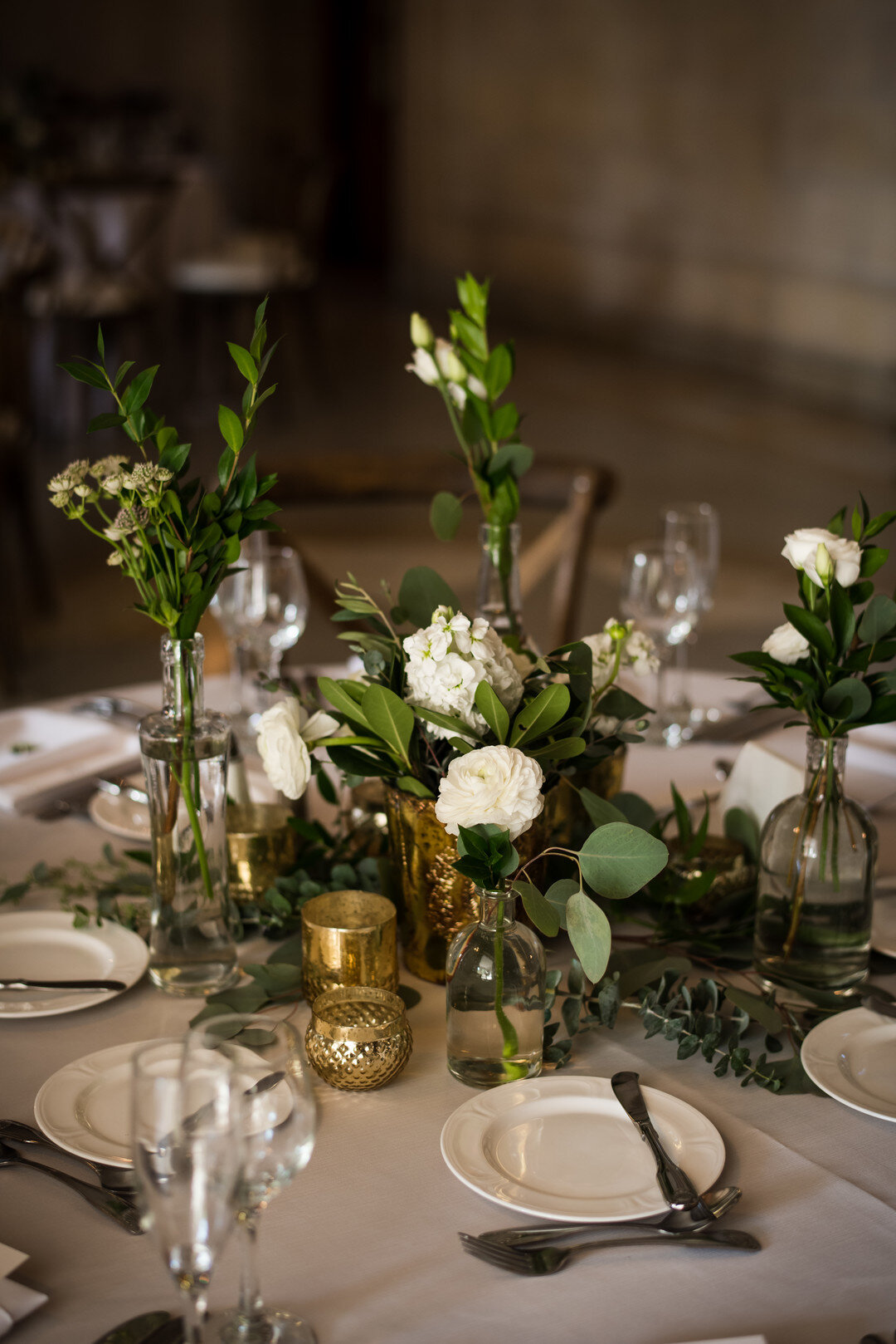 Greenery and white wedding centerpieces: Golden Hour Armour House Chicago Wedding captured by Inspired Eye Photography featured on CHI thee WED. Find more wedding ideas at CHItheeWED.com!