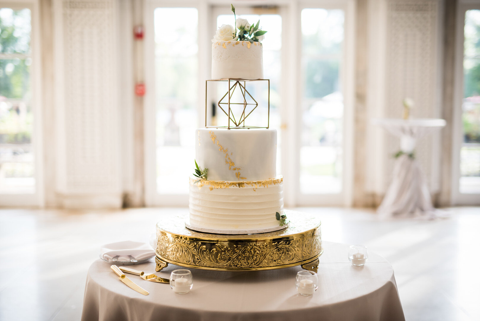 Modern Wedding Cake Design: Golden Hour Armour House Chicago Wedding captured by Inspired Eye Photography featured on CHI thee WED. Find more wedding ideas at CHItheeWED.com!