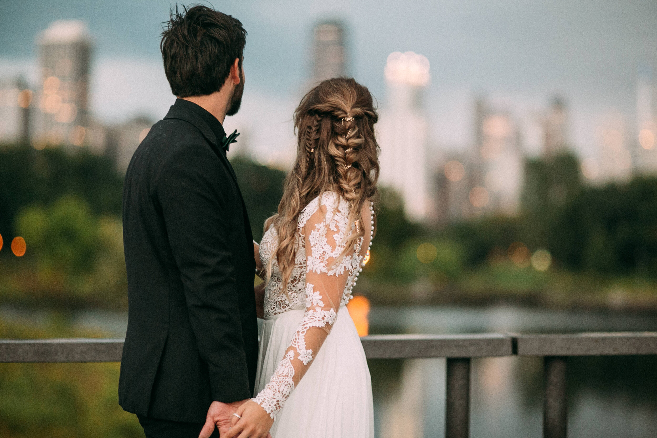 Modern Chicago wedding at Ovation captured by This Is Feeling Photography. Find more Chicago wedding inspiration at CHItheeWED.com!