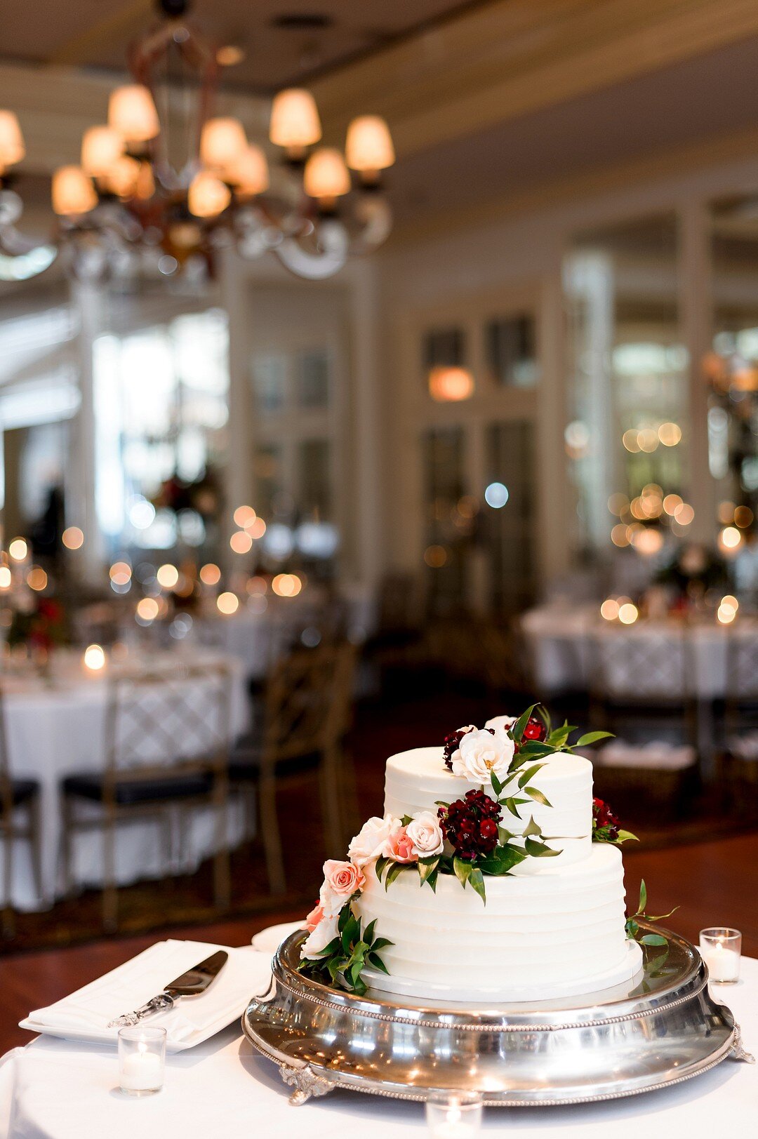 Classic and Romantic Chicago Wedding with Pops of Burgundy captured by Julia Franzosa Photography. See more timeless wedding ideas at CHItheeWED.com!