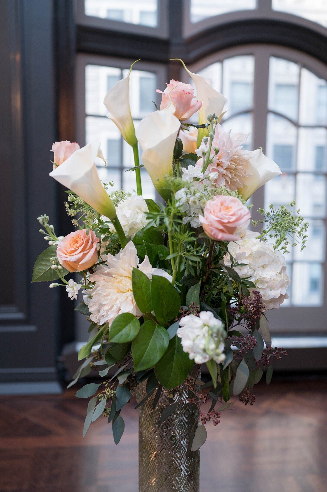 Classic &amp; Elegant Chicago Wedding captured by Studio Soo. Find more elegant wedding ideas at CHItheeWED.com!