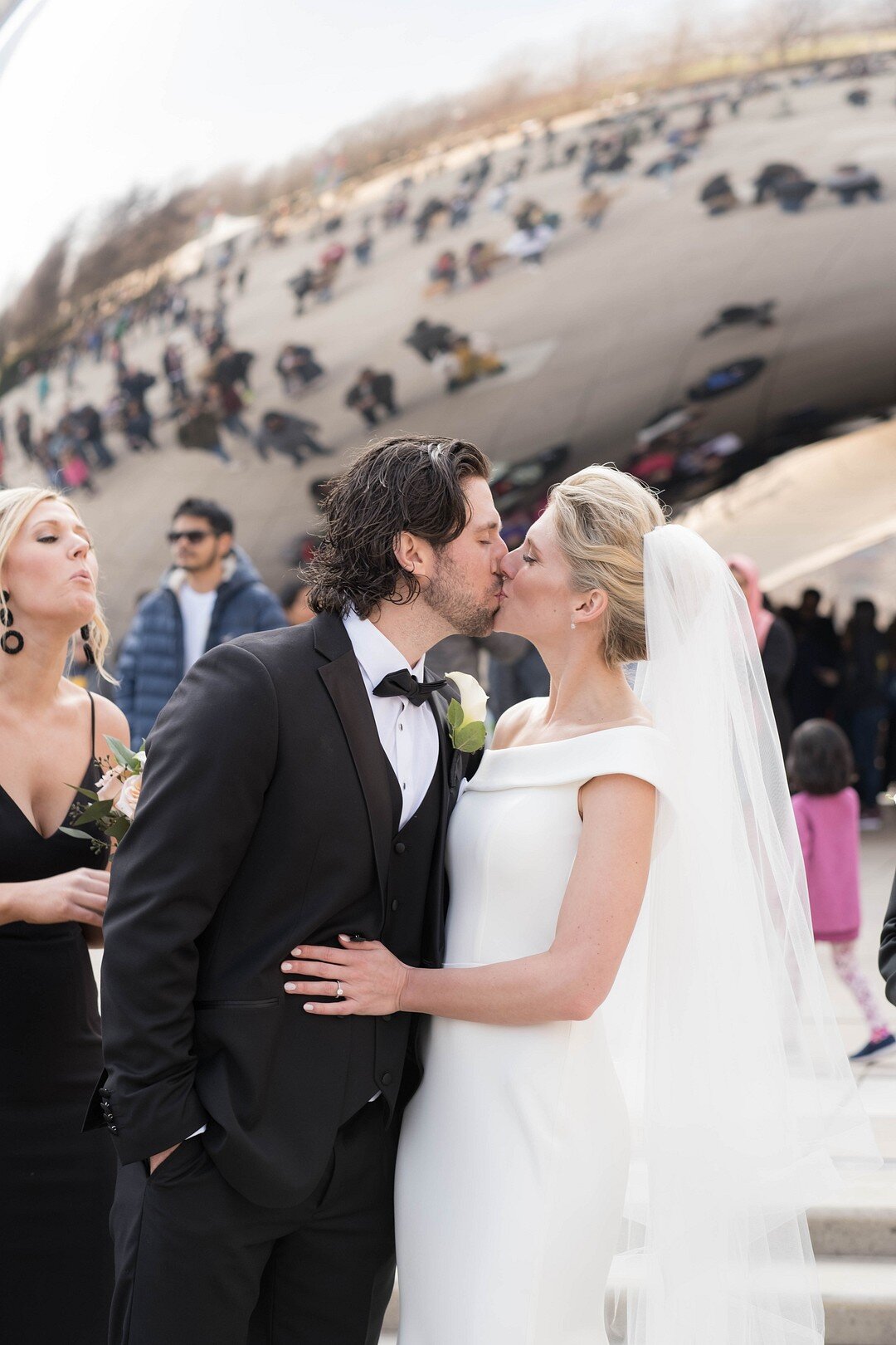 Classic &amp; Elegant Chicago Wedding captured by Studio Soo. Find more elegant wedding ideas at CHItheeWED.com!