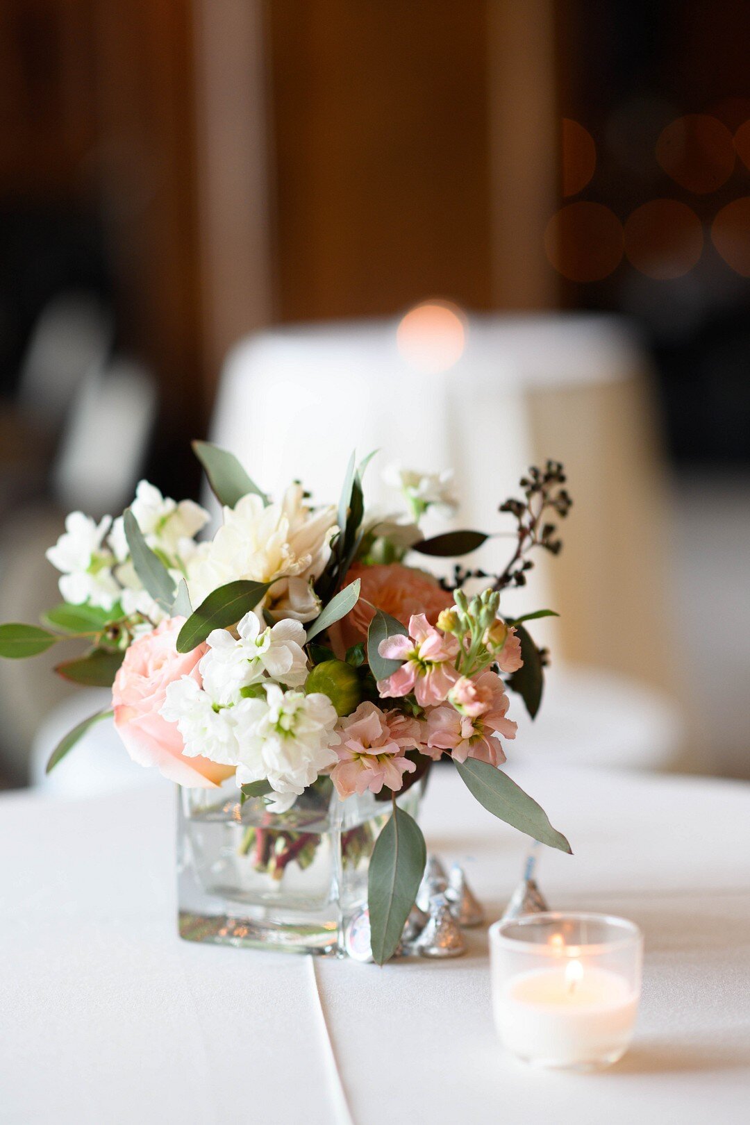 Wedding Centerpieces: Classic &amp; Elegant Chicago Wedding captured by Studio Soo. Find more elegant wedding ideas at CHItheeWED.com!