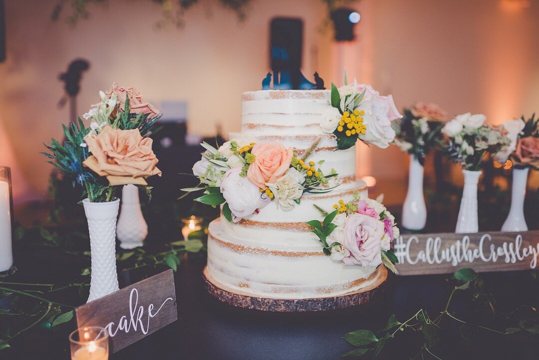 Summer Greenhouse Loft Wedding Day in Chicago captured by Kara Evans Photographer. See more summer Chicago wedding ideas on CHItheeWED.com!