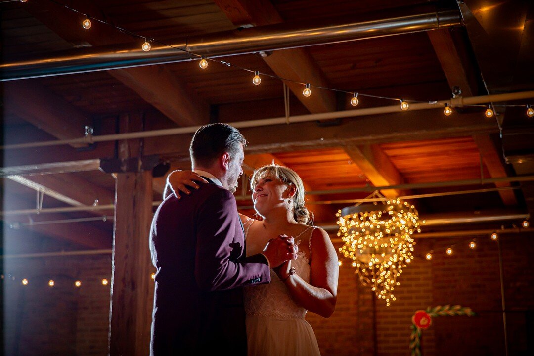 Autumn Lacuna Lofts Wedding in Chicago captured by Victoria Sprung Photography featured on CHI thee WED.