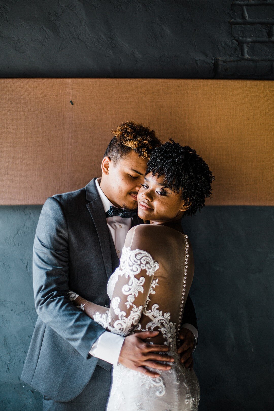 Moody &amp; Modern wedding inspiration captured by Grace Rios Photography featured on CHI thee WED!