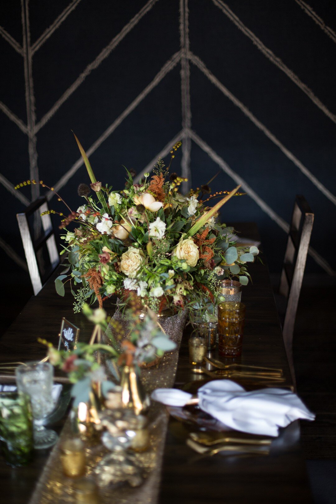 Moody &amp; Modern wedding inspiration captured by Grace Rios Photography featured on CHI thee WED!