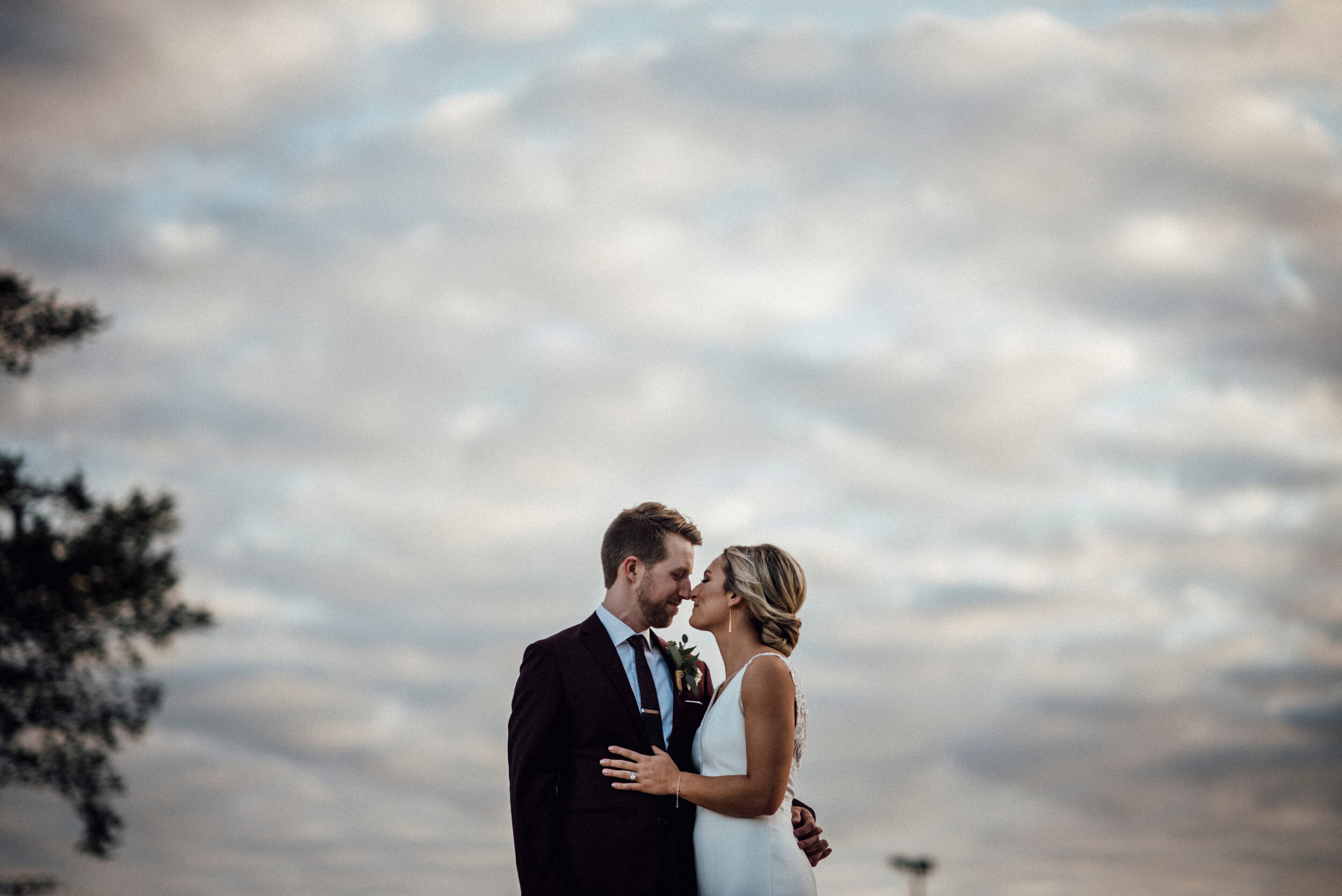 Clean &amp; Modern Fall Wedding at Company 251 featured on CHI thee WED