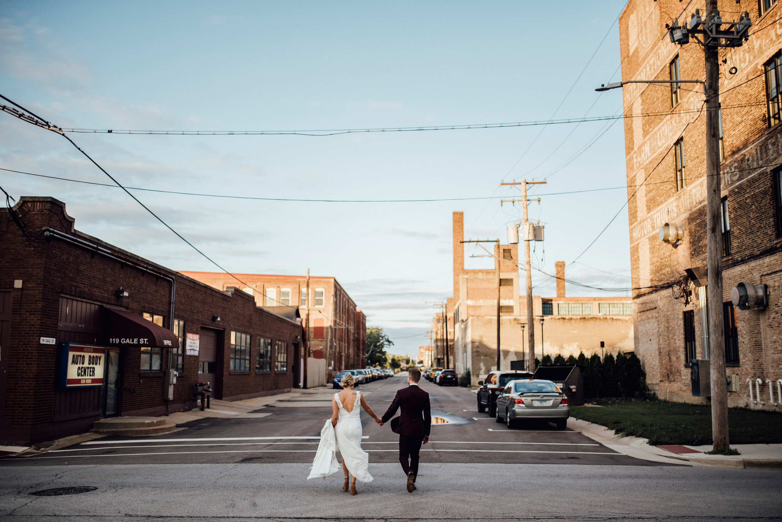 Clean &amp; Modern Fall Wedding at Company 251 featured on CHI thee WED