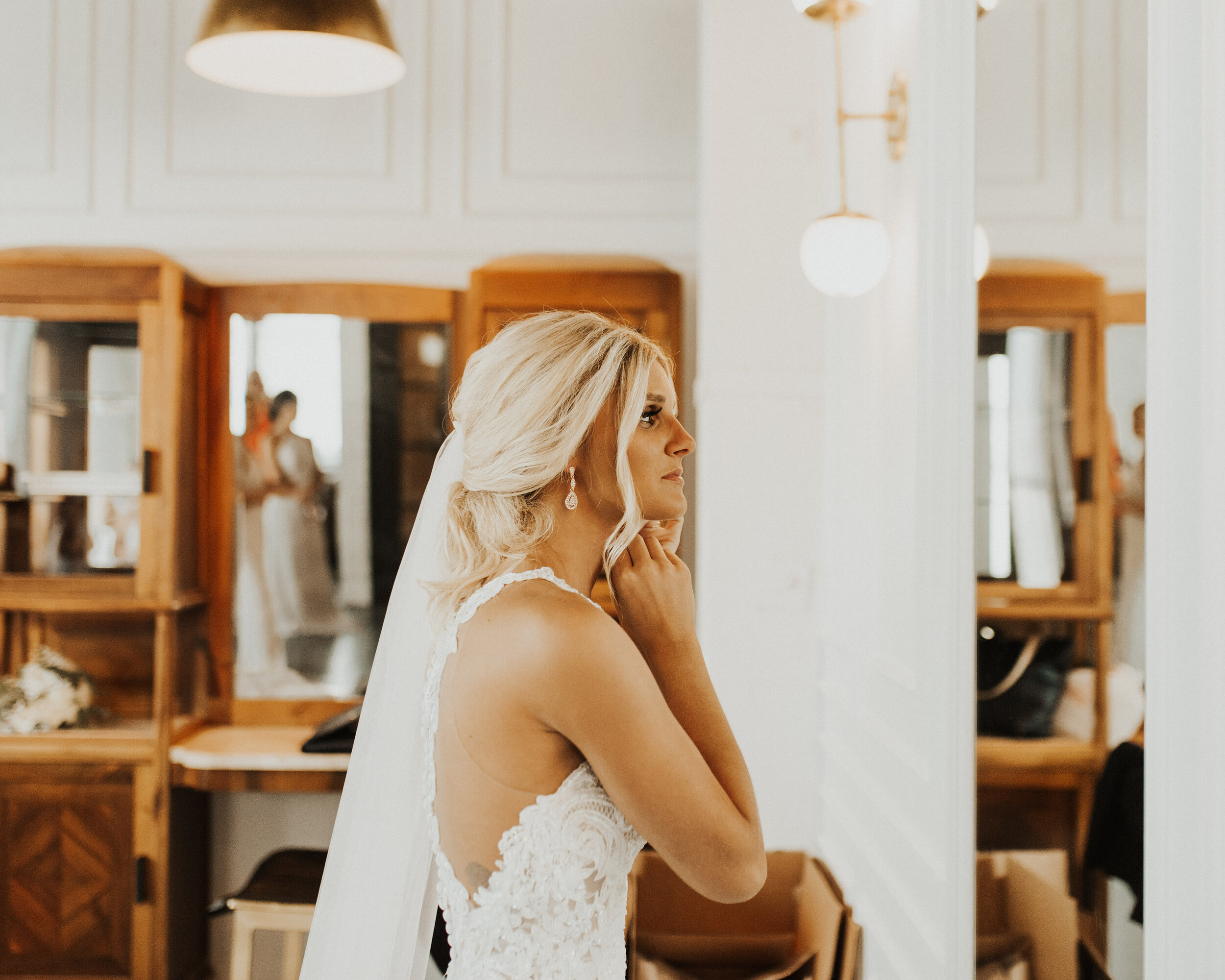 Modern, Yet Classic Fall Wedding at Company 251 featured on CHI thee WED