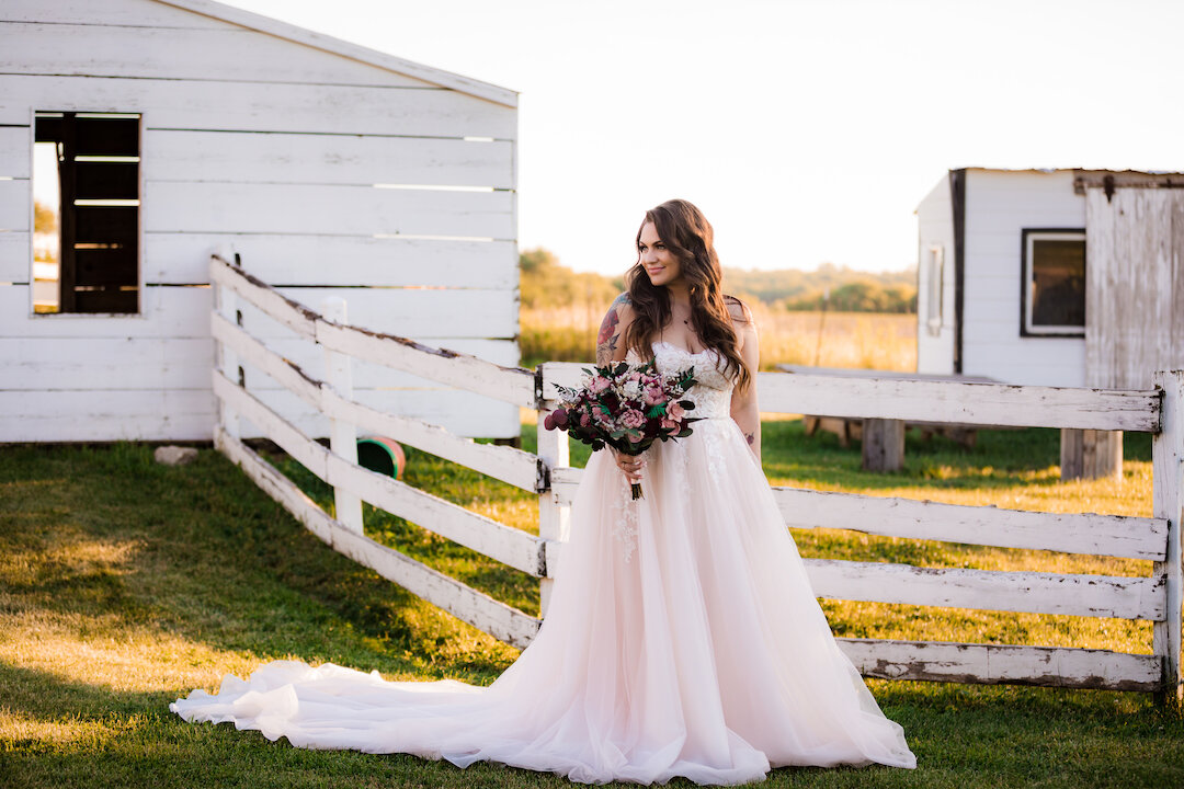 Modern Country Styled Wedding at Heritage Prairie Farms featured on CHI thee WED