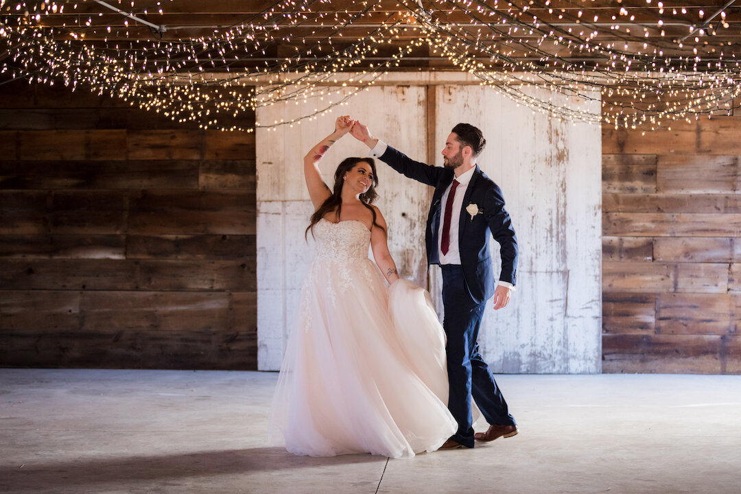 Modern Country Styled Wedding at Heritage Prairie Farms featured on CHI thee WED
