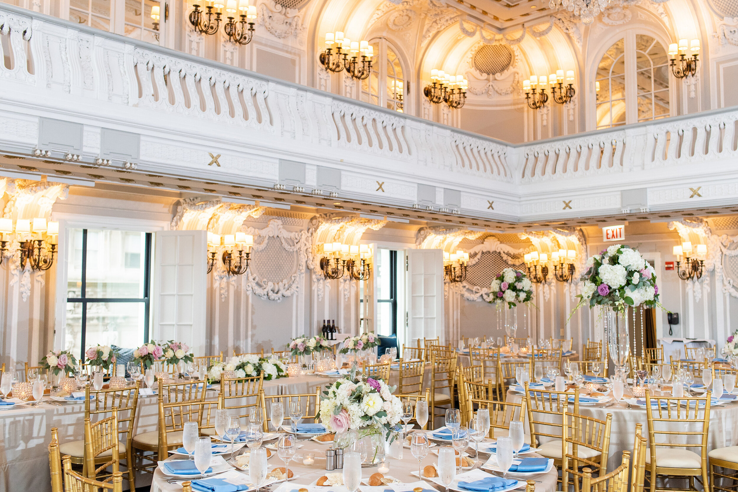 Gold and White Jewish Wedding in Downtown Chicago by Elizabeth Nord Photography featured on CHI thee WED
