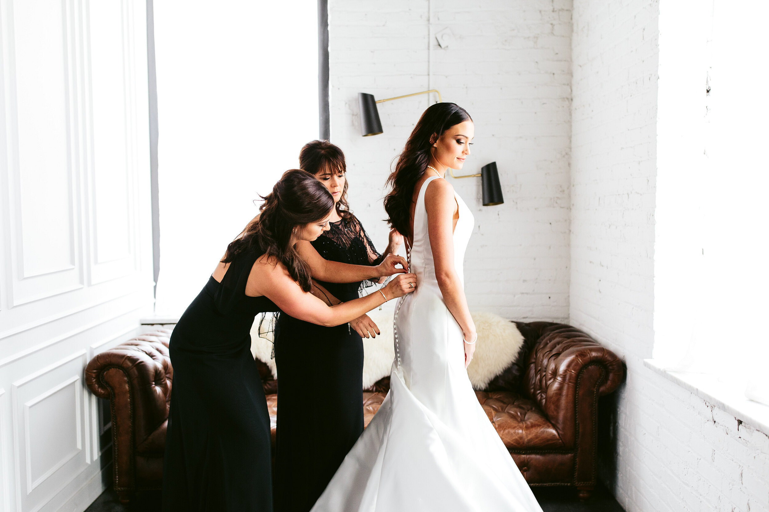 Luxury Winter Wonderland Wedding at Company 251 featured on CHI thee WED