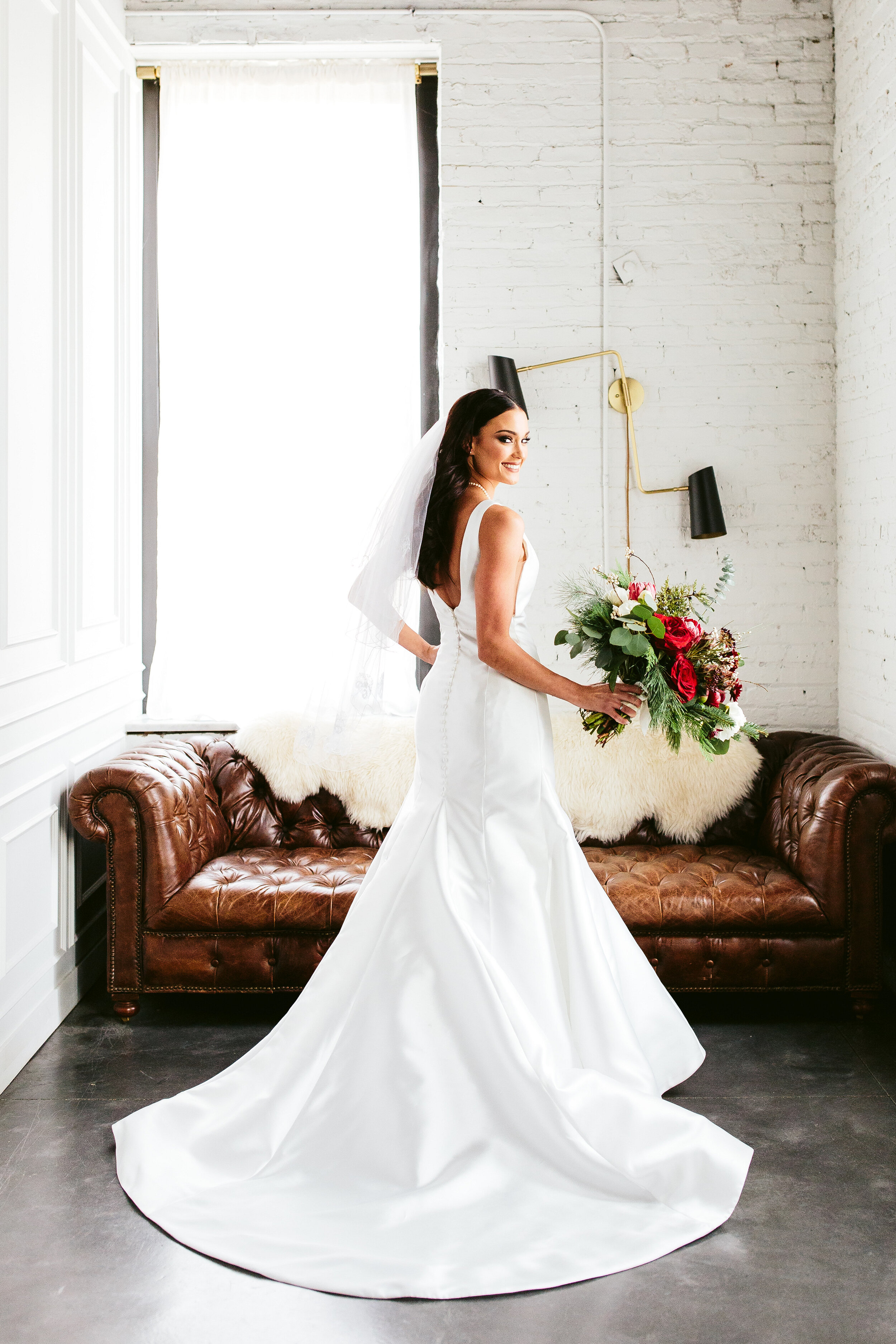 Luxury Winter Wonderland Wedding at Company 251 featured on CHI thee WED