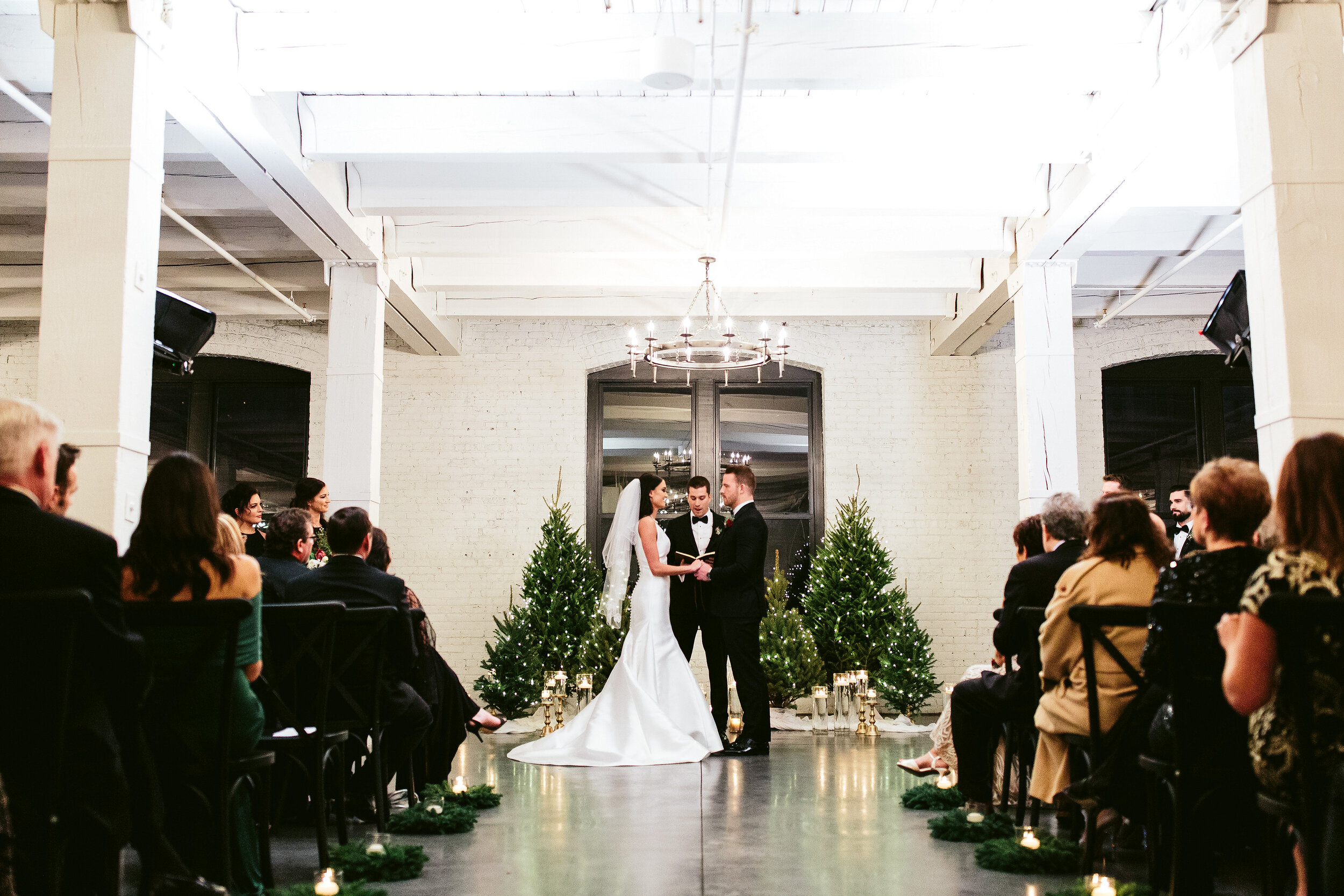 Luxury Winter Wonderland Wedding at Company 251 featured on CHI thee WED