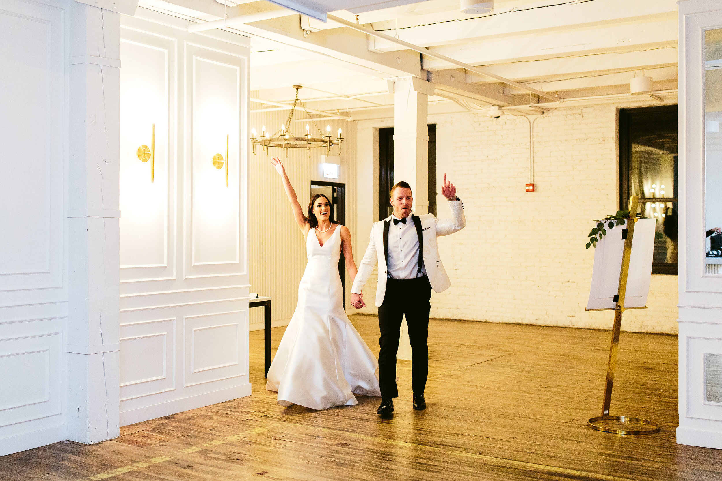 Luxury Winter Wonderland Wedding at Company 251 featured on CHI thee WED